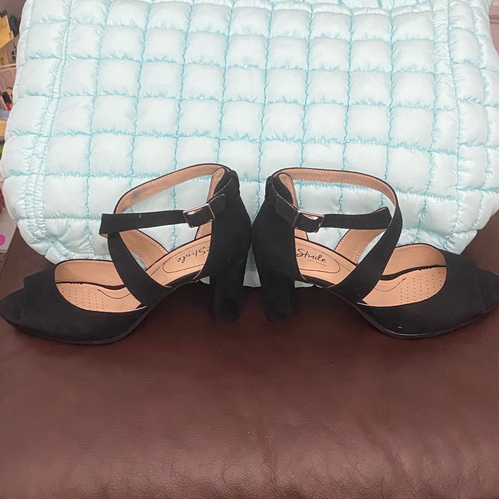 NWT Life Stride Allison Black Suede Heels - Size 8W